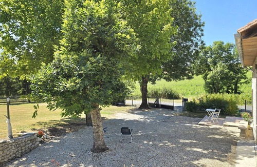 Comberanche-et-Epeluche Cottage | Bright cottage with enclosed garden and parking