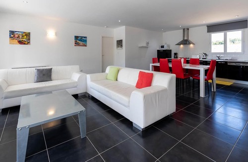 Cairanne Villa | Bright, modern villa with private pool, 1 km from Cairanne