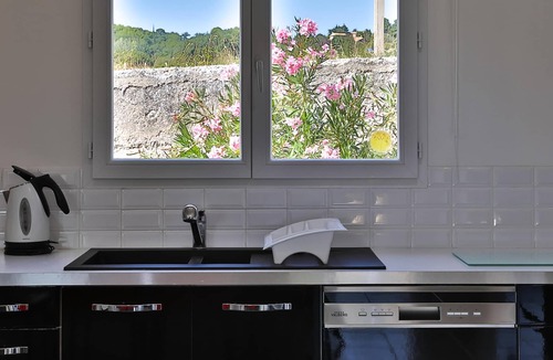 Cairanne Villa | Bright, modern villa with private pool, 1 km from Cairanne