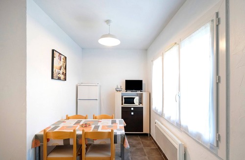 Lesperon RV Rental | "Bruyères - Domaine Des Landes" with shared pool, private terrace, and shared garden