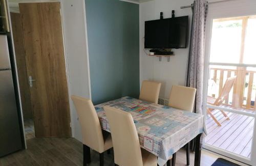 Saint-Julien-en-Born House | Bungalow confortable à Saint-Julien-en-Born avec piscine partagée