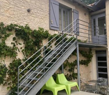 Vienne Apartment | "Côté cour, côté jardin"
