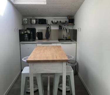 Vienne Apartment | "Côté cour, côté jardin"