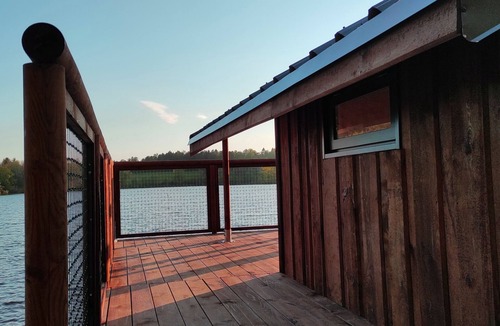 Flayat House | Cabin on the water with panoramic view on the lake
