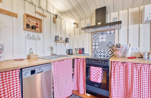 Monbazillac Cabin | Cabin 'Ravindra' with Private Pool, Wi-Fi and Air Conditioning