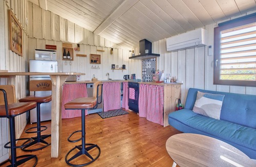 Monbazillac Cabin | Cabin 'Ravindra' with Private Pool, Wi-Fi and Air Conditioning