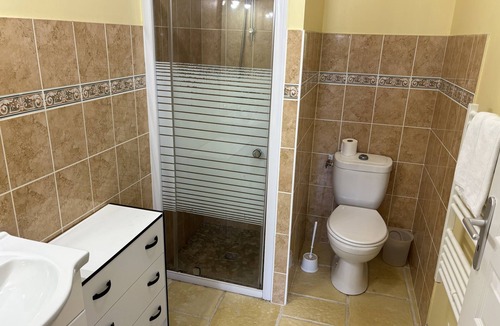 Thure Apartment | Camélia-Apartment-Private Bathroom