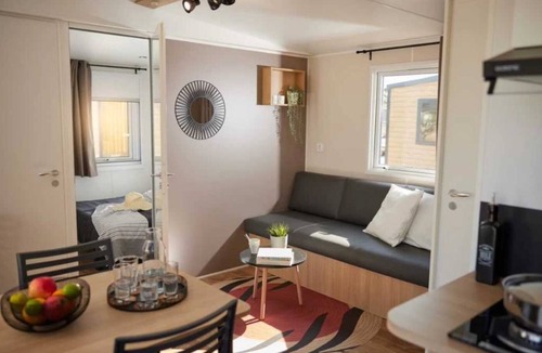 Collonges-la-Rouge House | Camping 3 étoiles - eeiich