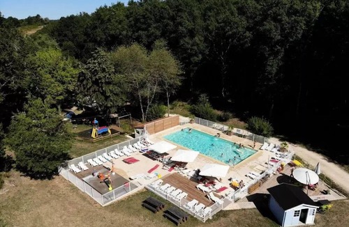 St-Sulpice-de-Mareuil House | Campsite Domaine de Corneuil * - Mobile Home Tilleul 3 rooms 4 people Without bathroom