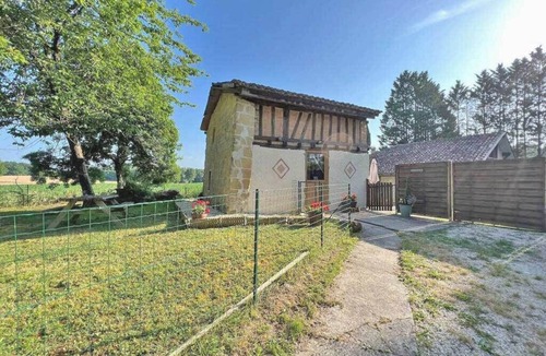 Serignac-Peboudou House | Canard: Beautifully renovated tobacco barn & pigeonnier sleeps 14. Pool.