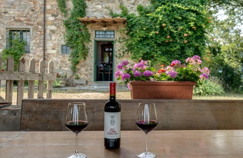 Carmignano House | Capezzana di Sopra: a Tuscan Farmhouse with 6 bedrooms and Pool