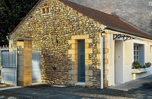 Le Bugue Villa | Carefully renovated gîte, terrace with spa, parking, close to all amenities.