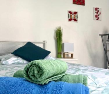 Brive-la-Gaillarde Apartment | Casa 4 Saisons - Studio à thème - PiscineJardin - Proche centre-ville