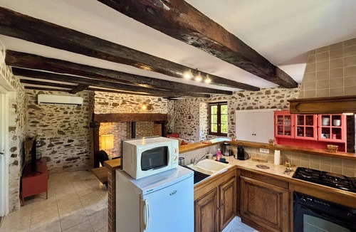 Naves House | Casa Les Combes - Maison typique climatisé avec jardin