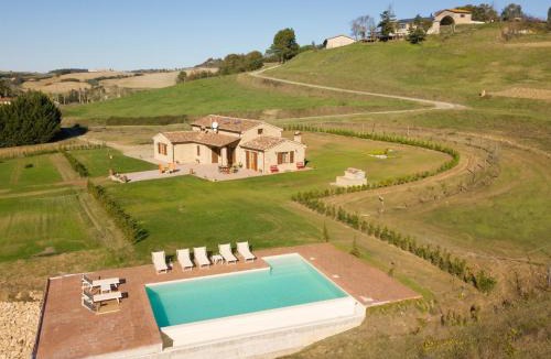 Volterra Villa | Casale Pavone by VacaVilla
