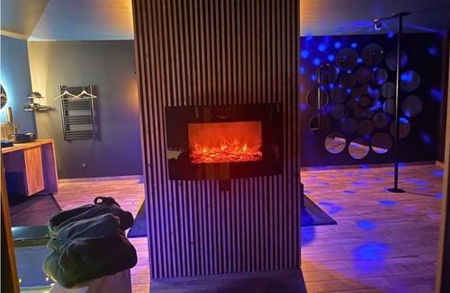 Sainte-Pezenne Apartment | Casanova Suite : Private SPA and Escape Love Game