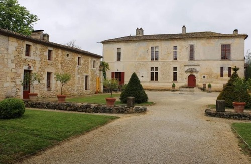 Saint-Leon Cottage | Castelneau Castle