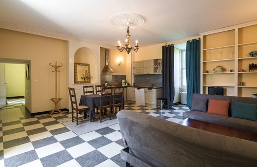 Chalais Apartment | Castle Apartment in Chaleix by Forest