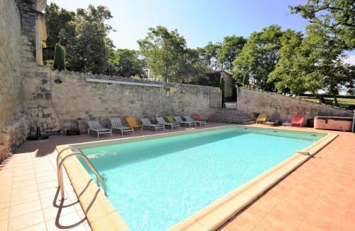Bon-Encontre House | Castle Retreat near Villages