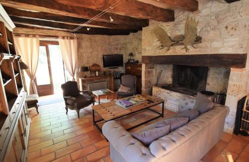 Bon-Encontre House | Castle Retreat near Villages