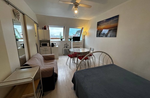 La Roche-Posay Apartment | Central studio with WIFI, near spas