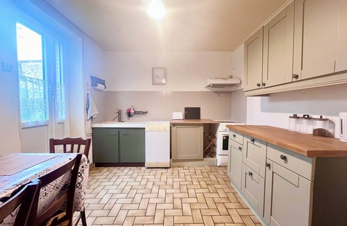 Le Dorat House | Centrally located in a beautiful town, private garden & parking