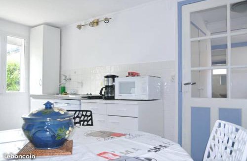 Quartier des Dunes Apartment | CENTRE CHATELAILLON GRAND T2* AVEC COUR 100mPLAGE