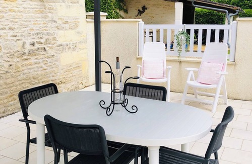 Migron House | Cerisier - sleeps 5 - Pool, Summer House, Games Barn playhouse - classified 4*