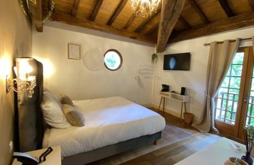 Camiac-et-Saint-Denis Hotel | Château Camiac