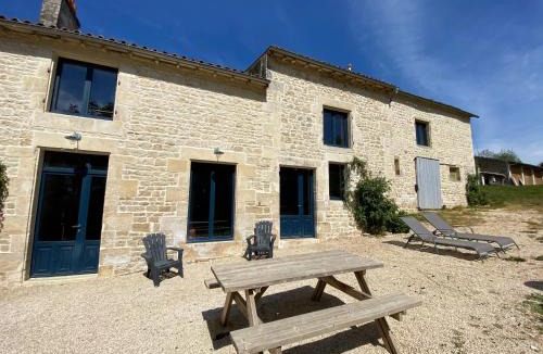 Echire House | Château des Loups - Les Cèdres Bleus