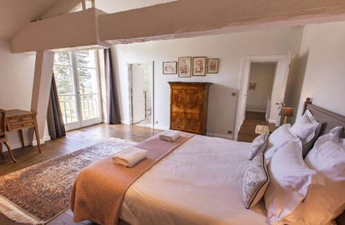 Latresne House | Château Gassies Gîte "Calèche"