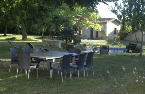Labarde House | Château Rosemont - Grande maison familiale campagne dans le Médoc avec piscine et tennis à 15 mn Bordeaux