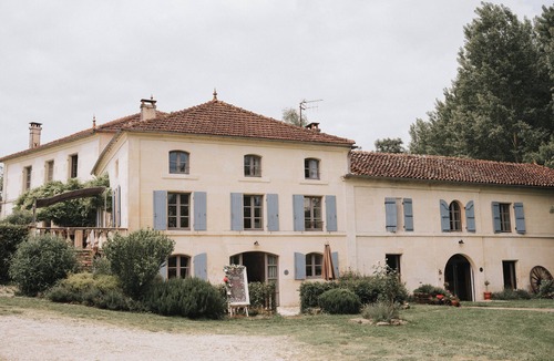 Cherves-Richemont Cottage | Chai - cute, cosy little one bedroom gite with pool