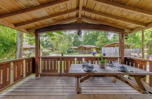 Ares Ski Chalet | Chalet 'Du Bassin D'Arcachon' with Shared Pool, Wi-Fi and Air Conditioning