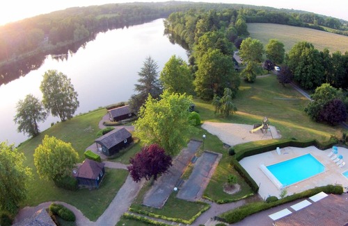 Mialet Ski Chalet | CHALET IN LAKE BORDER, GREEN PERIGORD, swimming pool, ideal calm and rest.