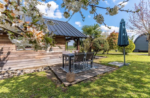 Reaux sur Trefle Ski Chalet | CHALET IN THE VINEYARDS, 5 minutes from Jonzac Antilles