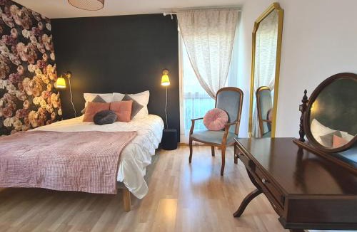 Bruges Apartment | Chambre d'Amour Jacuzzi Bordeaux Parking