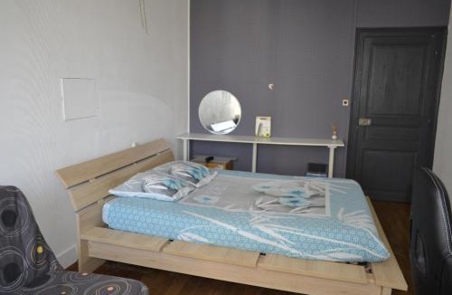 Chef-Boutonne Bed & Breakfast | Chambre d'hôte avec piscine partagé à disposition