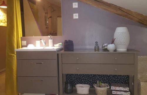 Chire-en-Montreuil Bed & Breakfast | Chambre d'hôtes chez Denis et Margot