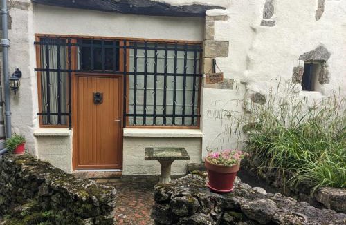 Saint-Michel-Lapujade Bed & Breakfast | chambre d'hôte La Fontaine
