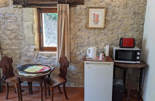Saint-Michel-Lapujade Bed & Breakfast | chambre d'hôte La Fontaine