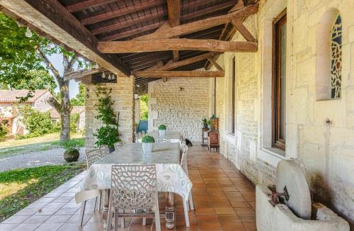 Genouille Bed & Breakfast | Chambre d'hote Rubis