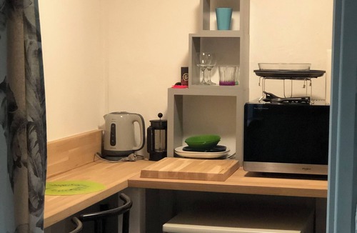 Blis-et-Born House | Chambre Cosy Avec Poêle, Salle de Bains et Kitchenette