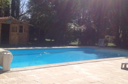 Saint-Vivien-de-Blaye Bed & Breakfast | Chambre La Garenne