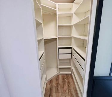 La Celle-sous-Gouzon Hostel | Chambre meublée dans un appartement en colocation
