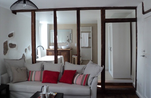 Louhossoa House | Chambres d'hôtes Chalbonia