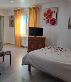 Ussel Bed & Breakfast | CHAMBRES D HÔTES CHEZ SYLVIE et Daniel