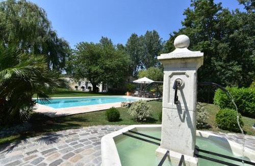 Le Taillan-Medoc Bed & Breakfast | Chambres d'hôtes Domaine de Ginouilhac