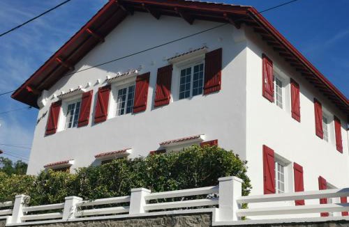Hendaye Bed & Breakfast | Chambres d'hôtes "HOR DAGO" près de la gare d'Hendaye avec le petit-déjeuner