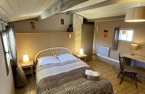 Saint-Jean-de-Sauves House | Chambres et Gîtes Les Mésanges